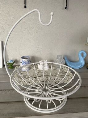 White fruit holder